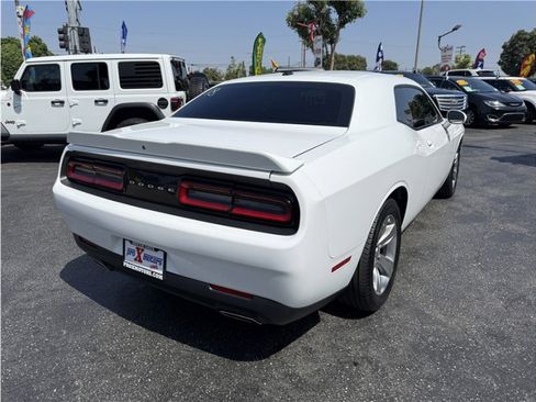 Used 2019 Dodge Challenger SXT image 6