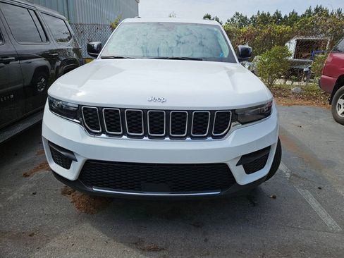 Used 2023 Jeep Grand Cherokee Laredo w/ Luxury Tech Group I AWD/4WD image 3