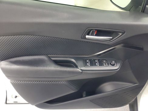 Used 2018 Toyota C-HR XLE image 19