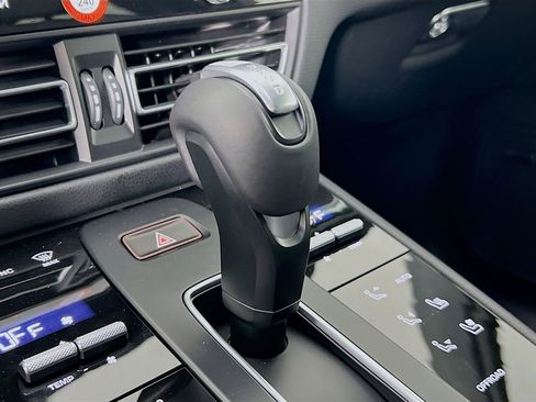 New 2026 Porsche Macan image 19