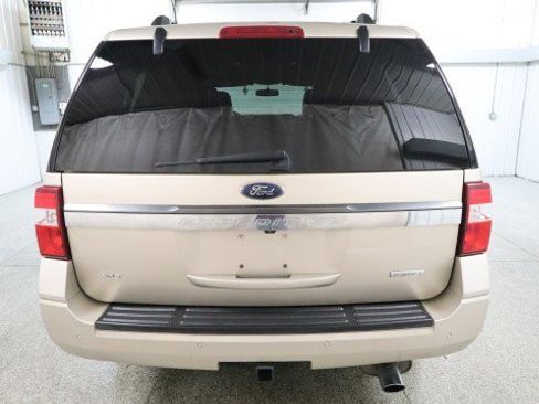 Used 2017 Ford Expedition XLT w/ Equipment Group 201A AWD/4WD image 8