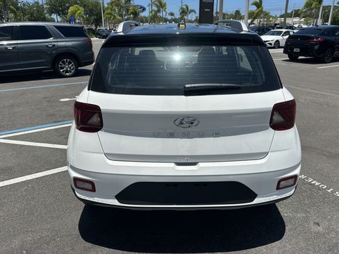 New 2025 Hyundai Venue Limited image 7