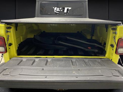 Used 2023 Jeep Gladiator Rubicon w/ Cold Weather Group image 16