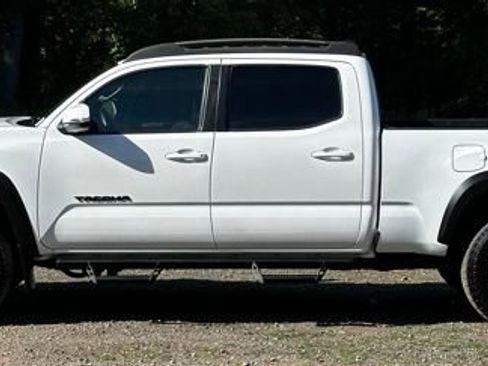 Used 2021 Toyota Tacoma TRD Off-Road AWD/4WD image 6