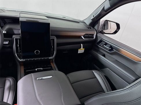 New 2026 GMC Yukon XL Denali w/ Denali Reserve Package image 19