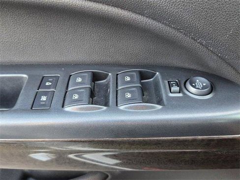 Used 2015 GMC Canyon SLE image 17