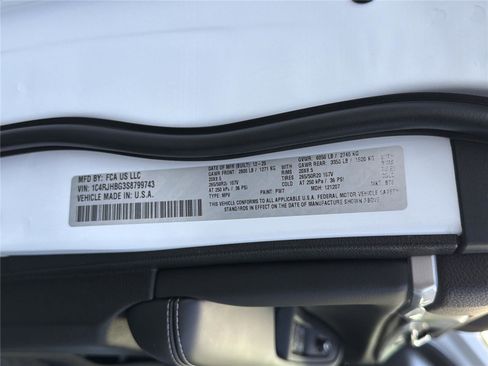 New 2025 Jeep Grand Cherokee Limited w/ Black Appearance Package image 35