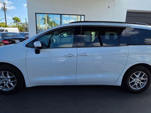 Used 2021 Chrysler Voyager Lxi FWD image 2