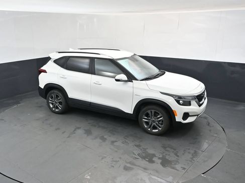 Used 2023 Kia Seltos S w/ Navigation Package AWD/4WD image 33