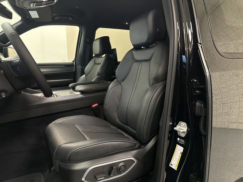 New 2026 Jeep Grand Wagoneer Limited AWD/4WD image 3