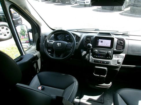 Used 2025 RAM ProMaster 2500 w/ Convenience Group FWD image 10