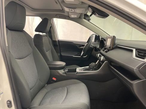 Used 2022 Toyota RAV4 XLE w/ Convenience Package AWD/4WD image 12