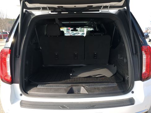 Used 2022 GMC Yukon XL Denali image 25