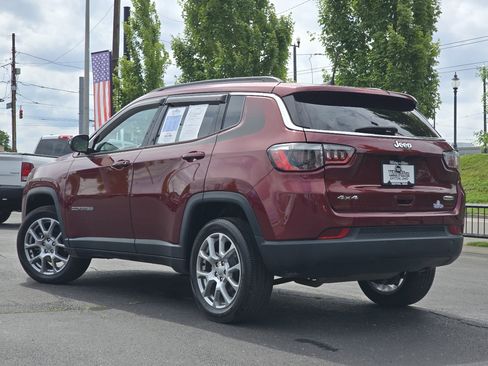 Used 2022 Jeep Compass Latitude w/ Mopar Graphics Package AWD/4WD image 15