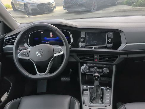 Used 2022 Volkswagen Jetta SE w/ Panoramic Sunroof Package image 11