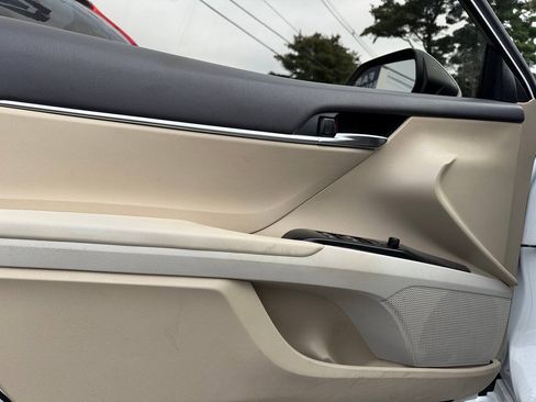 Used 2018 Toyota Camry LE FWD image 15