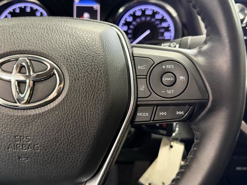 Used 2019 Toyota Camry SE w/ Carpet Mat Package FWD image 28