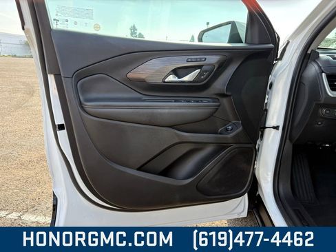 Used 2024 GMC Terrain SLT image 17