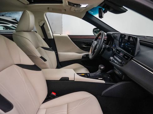 Used 2025 Lexus ES 300h w/ Accessory Package (Z2) FWD image 17