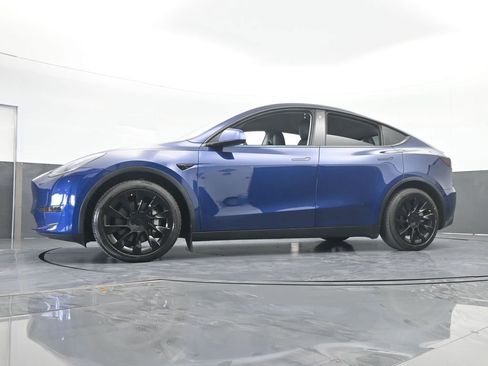 Used 2021 Tesla Model Y Long Range image 58