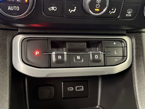 Certified 2023 GMC Acadia SLE w/ Driver Convenience Package image 23