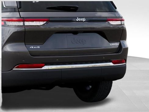 New 2026 Jeep Grand Cherokee Laredo AWD/4WD image 13