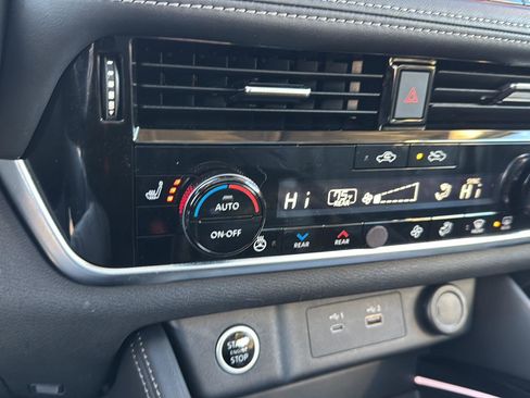 Used 2021 Nissan Rogue Platinum image 25