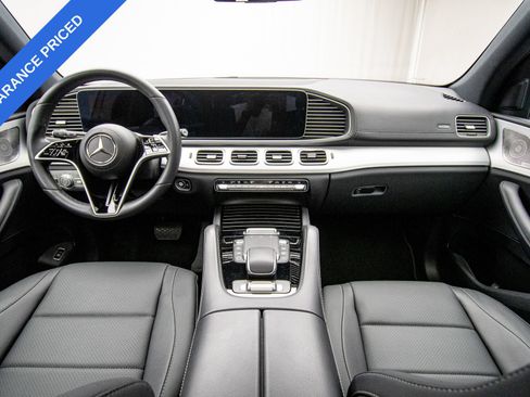 Used 2025 Mercedes-Benz GLS 450 4MATIC image 11