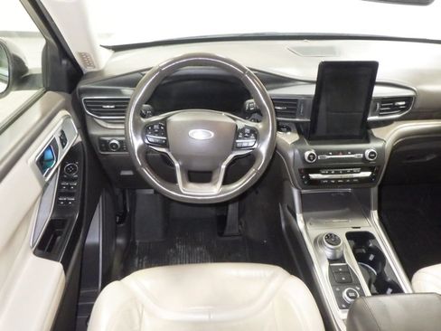 Used 2020 Ford Explorer Platinum w/ Premium Technology Package AWD/4WD image 9