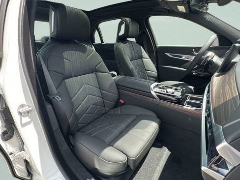 New 2026 BMW 760i xDrive w/ Premium Package AWD/4WD image 23