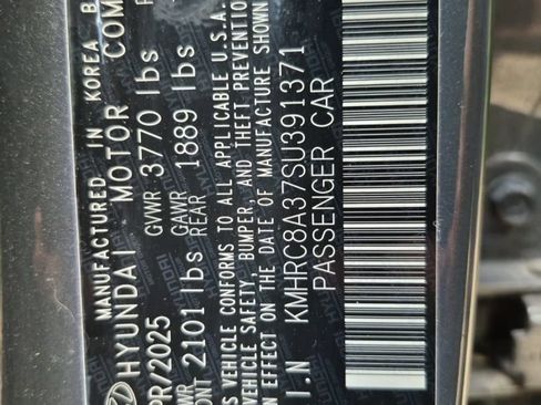 Used 2025 Hyundai Venue SEL FWD image 8