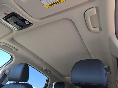 New 2026 Kia Sorento S FWD image 7