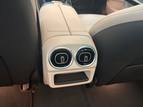 Used 2025 Mercedes-Benz C 300 Sedan image 21