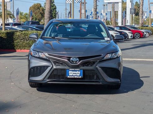 Used 2023 Toyota Camry SE image 2