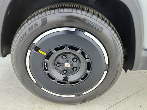 Used 2025 Rivian R1S Adventure image 63