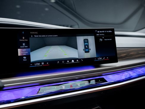 Used 2023 BMW i7 xDrive60 image 49