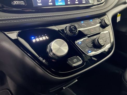 New 2027 Chrysler Pacifica Select AWD/4WD image 18