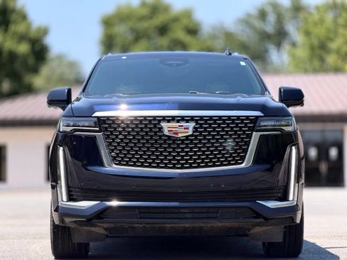 Used 2023 Cadillac Escalade ESV Premium Luxury AWD/4WD image 2