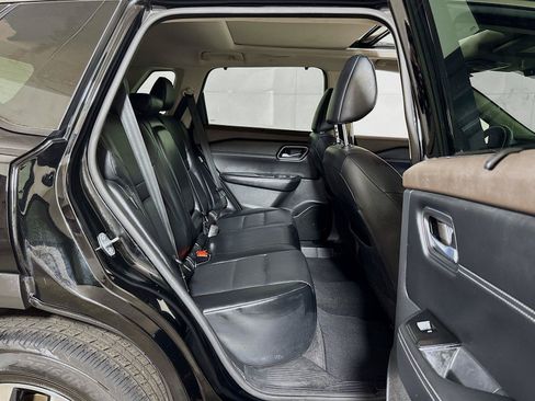 Used 2021 Nissan Rogue SV w/ Premium Package FWD image 24