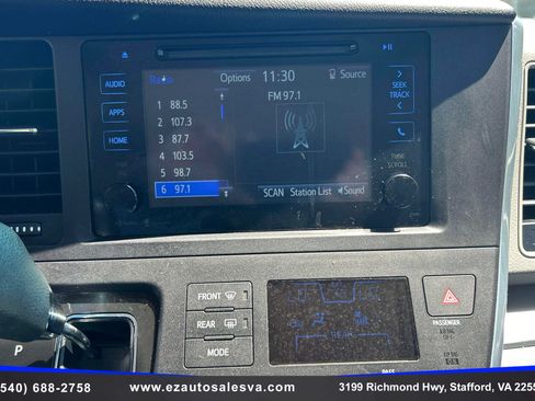Used 2015 Toyota Sienna LE FWD image 22