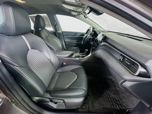 Used 2021 Toyota Camry SE image 12