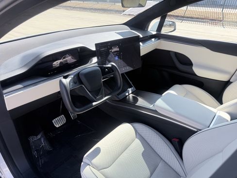 Used 2022 Tesla Model X Plaid image 34