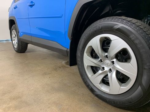 Used 2019 Toyota RAV4 LE w/ Carpet Mat Package AWD/4WD image 6