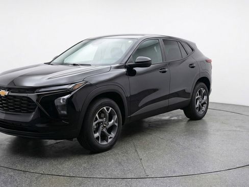 Used 2025 Chevrolet Trax LT w/ LT Convenience Package FWD image 3