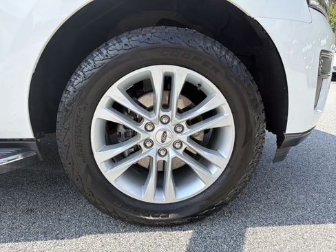 Used 2022 Ford Expedition XLT AWD/4WD image 14