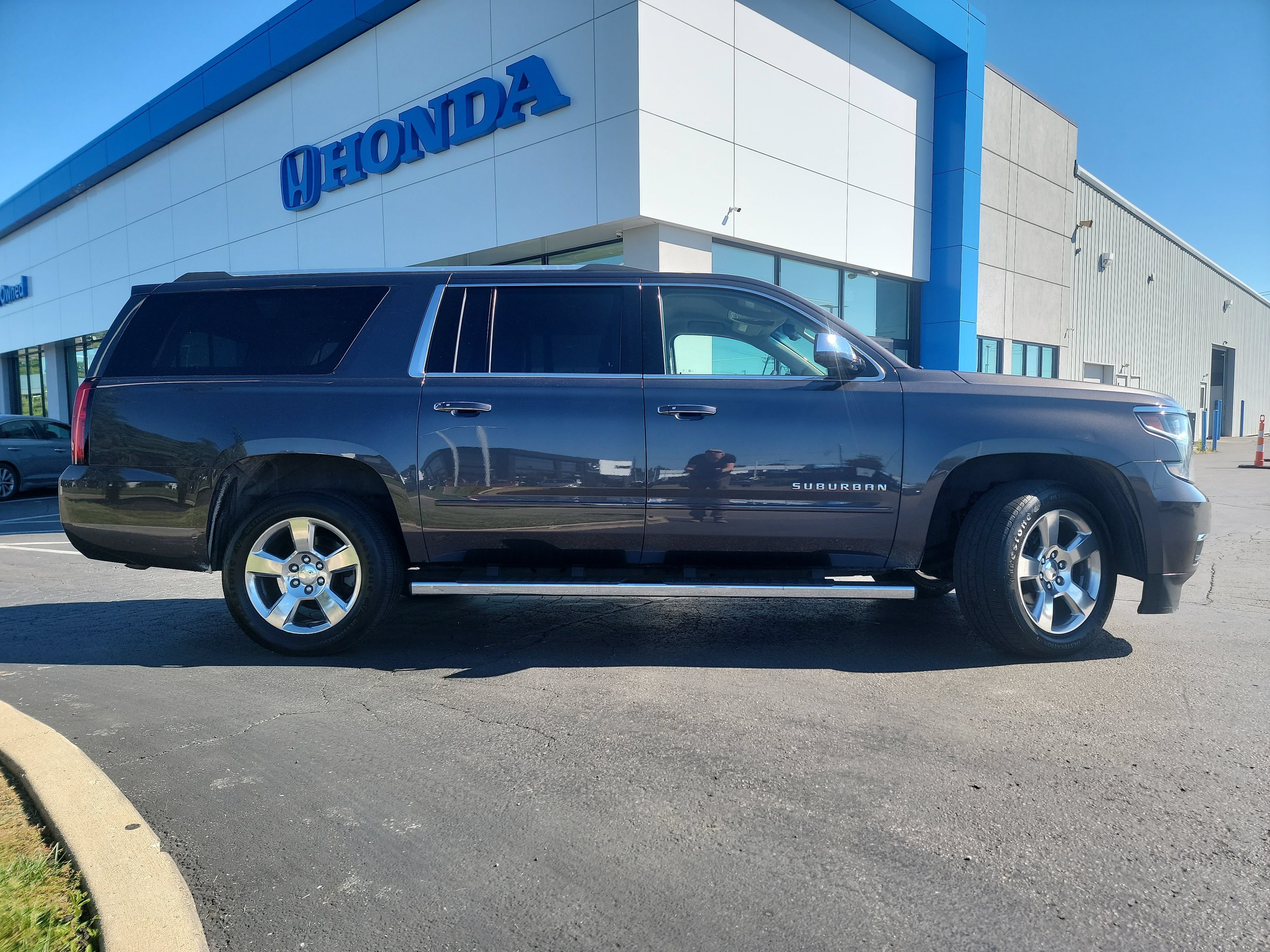Used 2018 Chevrolet Suburban Premier AWD/4WD image 11