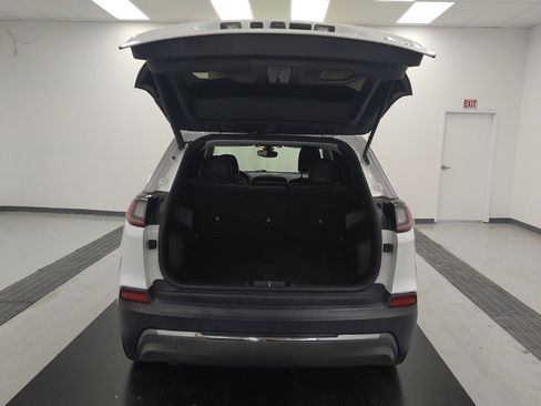 Used 2019 Jeep Cherokee Limited FWD image 29