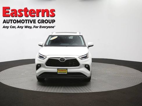 Used 2021 Toyota Highlander XLE AWD/4WD image 54