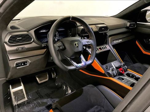 Used 2022 Lamborghini Urus AWD/4WD image 7