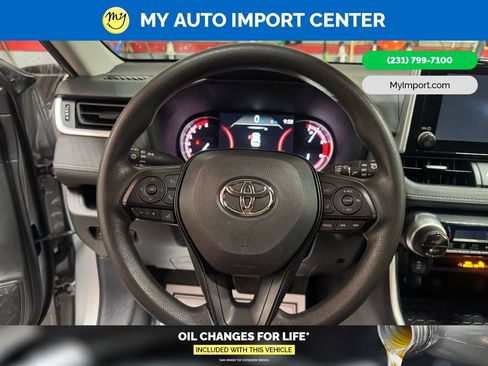Used 2025 Toyota RAV4 XLE AWD/4WD image 13